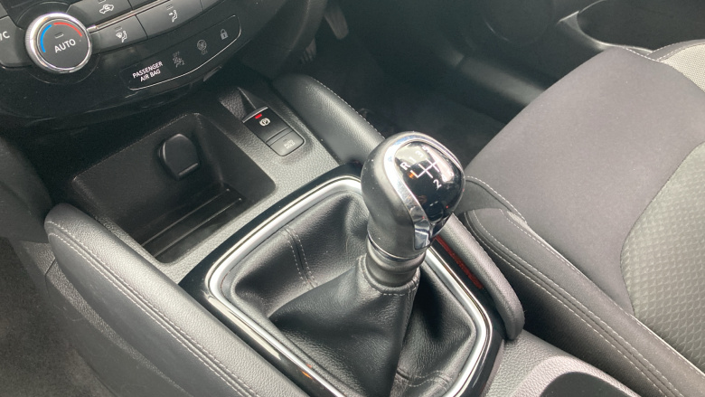 Nissan Qashqai 1.5 dCi 115 N-Connecta 5dr Diesel Hatchback